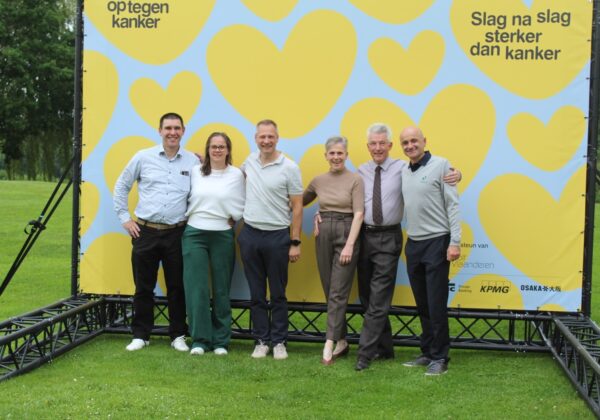 260612  1000 STROKES VOOR KOM OP TEGEN KANKER in Winge